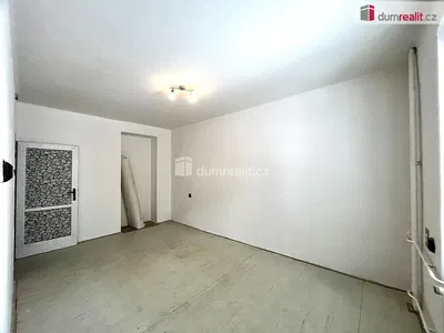 Altro; necessita ristrutturazione, luce naturale