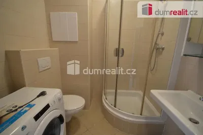Badezimmer; fliesenboden, renoviert, tageslicht