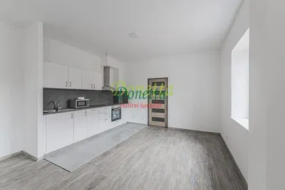 Küche; küchengeräte, fliesenboden, renoviert, tageslicht