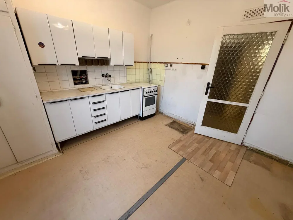 Kuhinja; potrebna renovacija