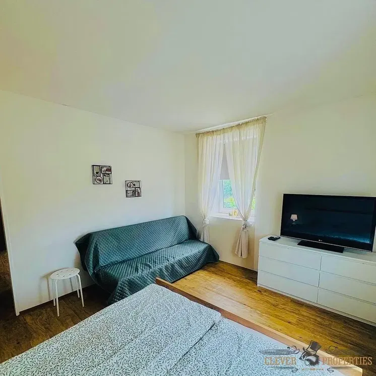 Schlafzimmer; holzboden, tageslicht