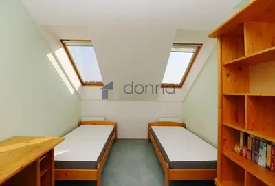 Schlafzimmer; tageslicht, holzboden