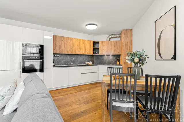 Küche; küchengeräte, tageslicht, moderner stil