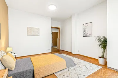 Schlafzimmer; tageslicht, holzboden, moderner stil