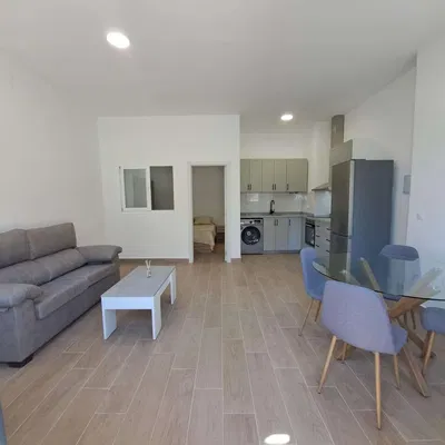 Wohnzimmer; fliesenboden, küchengeräte, tageslicht, moderner stil