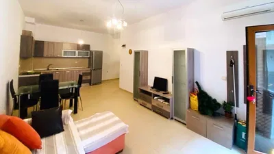 Obývací pokoj; dlažba, přirozené světlo