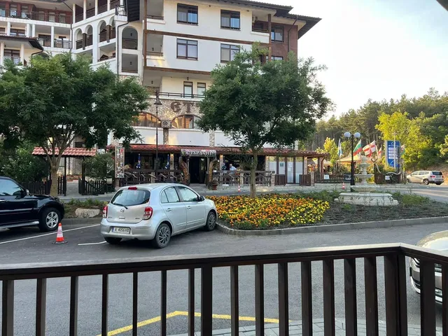 Dům a okolí; výhled