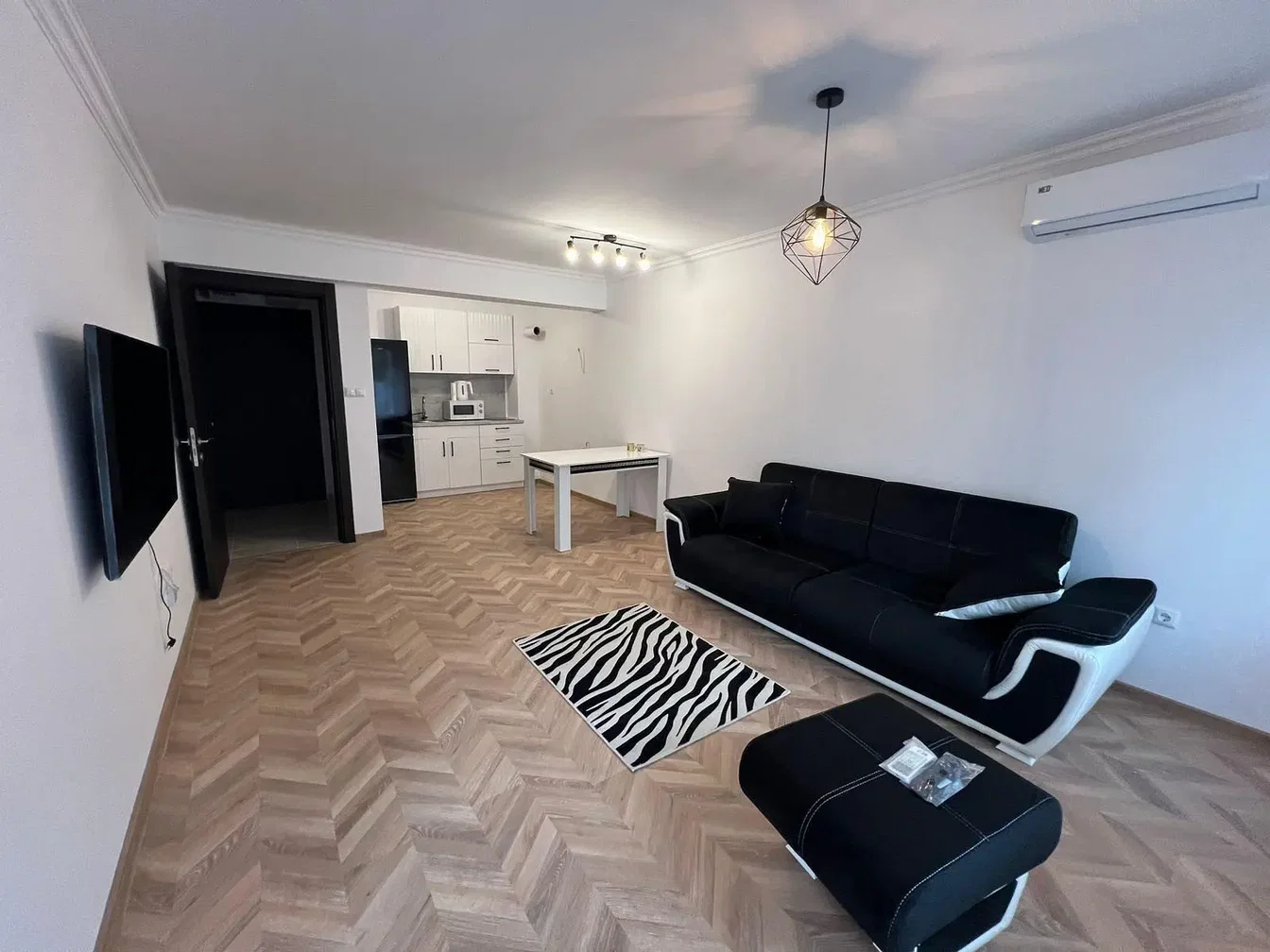 Living room; natural light, modern style