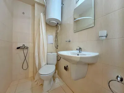 Koupelna; dlažba, ohřívač vody