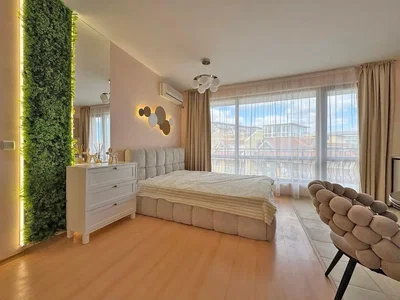Ložnice; přirozené světlo, moderní styl
