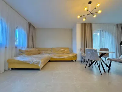 Obývací pokoj; dlažba, přirozené světlo