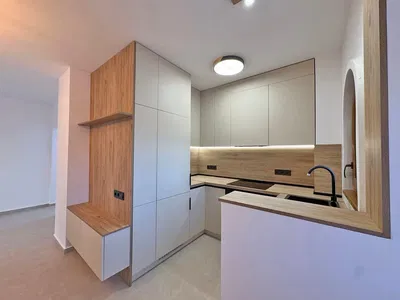 Kuchyně; kuchyňské spotřebiče, po rekonstrukci, přirozené světlo, moderní styl, dlažba