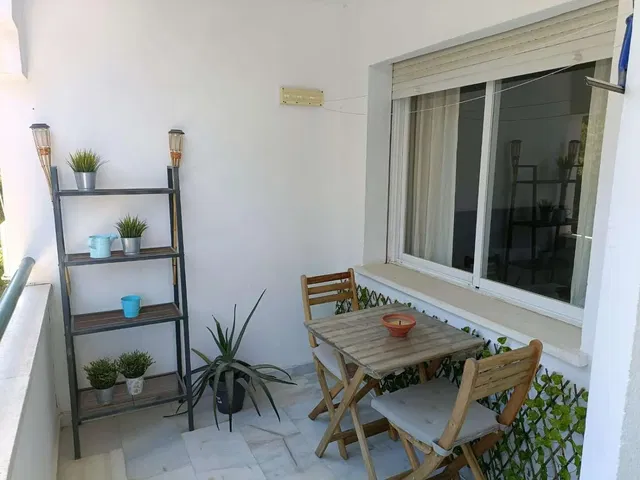 Balkon; doğal ışık, fayans zemin
