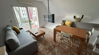 Salon; vue, lumière naturelle, carrelage, style moderne