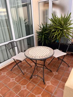 Balkon; fayans zemin, doğal ışık