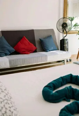 Yatak odası; doğal ışık, modern stil