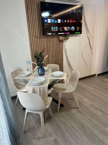 Sala da pranzo; stile moderno, pavimento in piastrelle