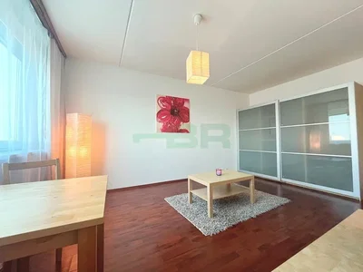 Wohnzimmer; holzboden, tageslicht