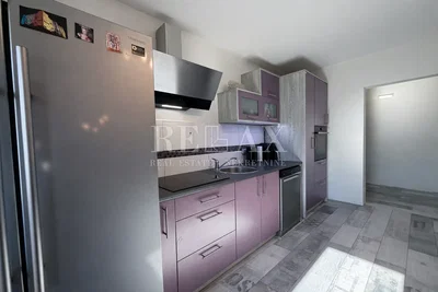 Küche; küchengeräte, fliesenboden, tageslicht, renoviert