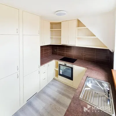 Küche; küchengeräte, fliesenboden