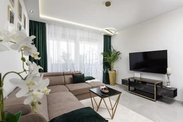 Soggiorno; stile moderno, luce naturale