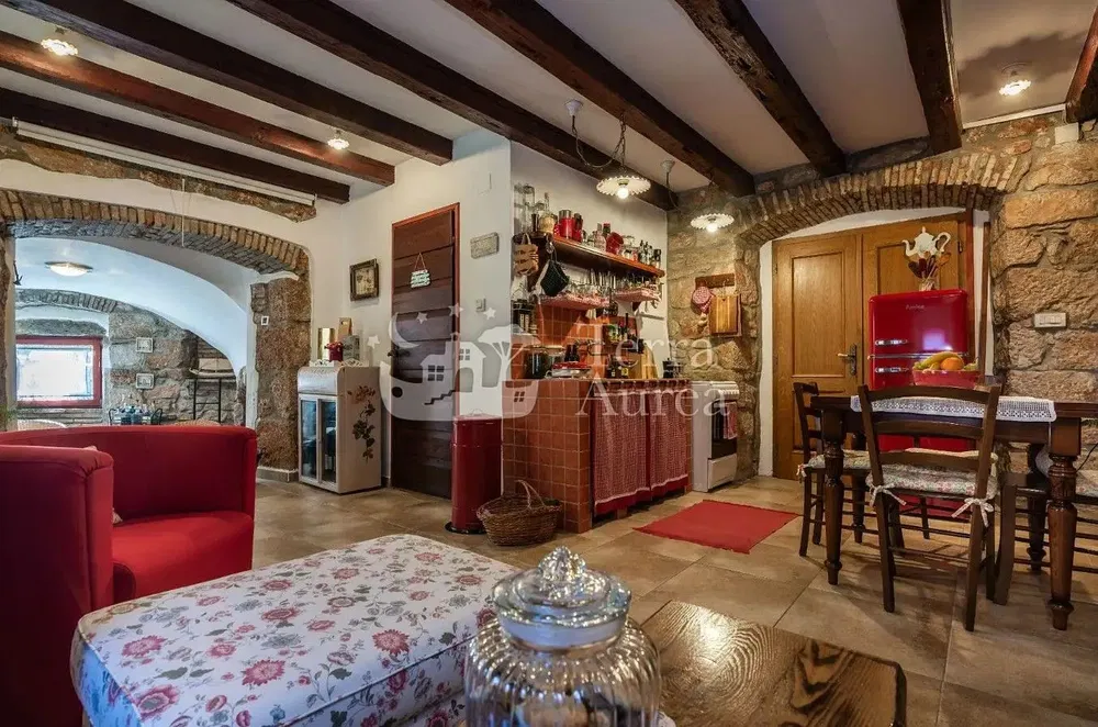 Küche; holzbalken, holzboden, rustikaler stil