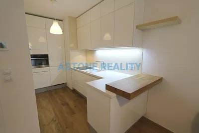 Küche; küchengeräte, holzboden, renoviert, moderner stil