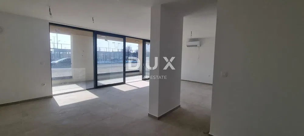 Wohnzimmer; blick, tageslicht, renoviert