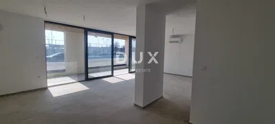 Wohnzimmer; blick, tageslicht, renoviert