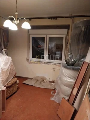Wohnzimmer; renovierungsbedürftig, tageslicht