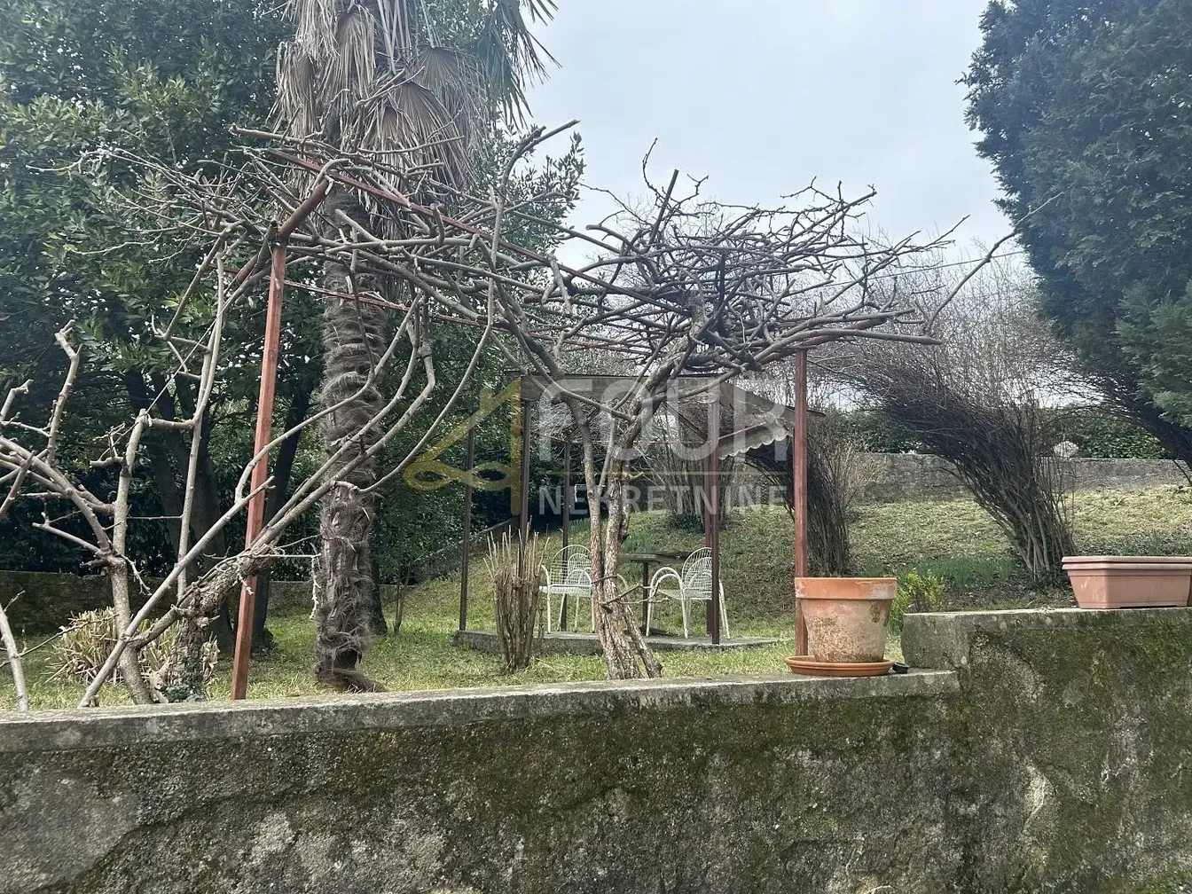 Haus und umgebung; blick, tageslicht