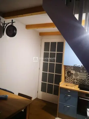 Cuisine; poutres en bois, électroménager