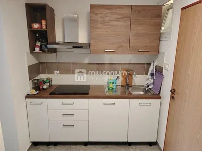 مطبخ; أجهزة المطبخ, أرضية من البلاط
