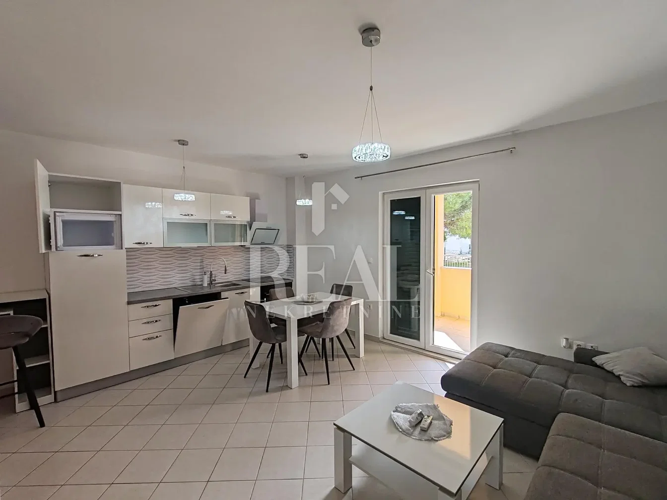 Küche; küchengeräte, fliesenboden, tageslicht, moderner stil, blick