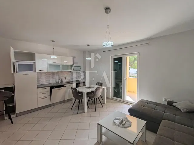 Küche; küchengeräte, fliesenboden, tageslicht, moderner stil, blick