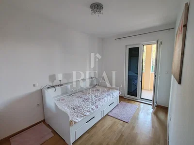 Schlafzimmer; tageslicht, holzboden