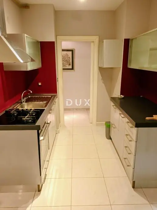 مطبخ; أجهزة المطبخ, أرضية من البلاط