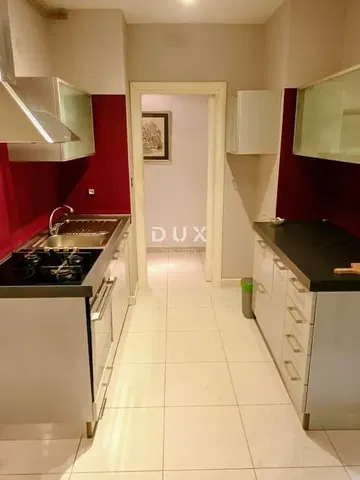 مطبخ; أجهزة المطبخ, أرضية من البلاط