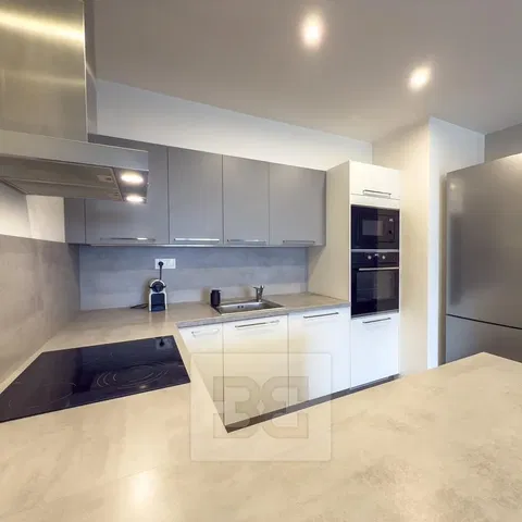 Кухня; кухненски уреди, естествена светлина