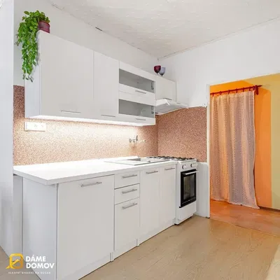 Kuchyně; kuchyňské spotřebiče, přirozené světlo, moderní styl