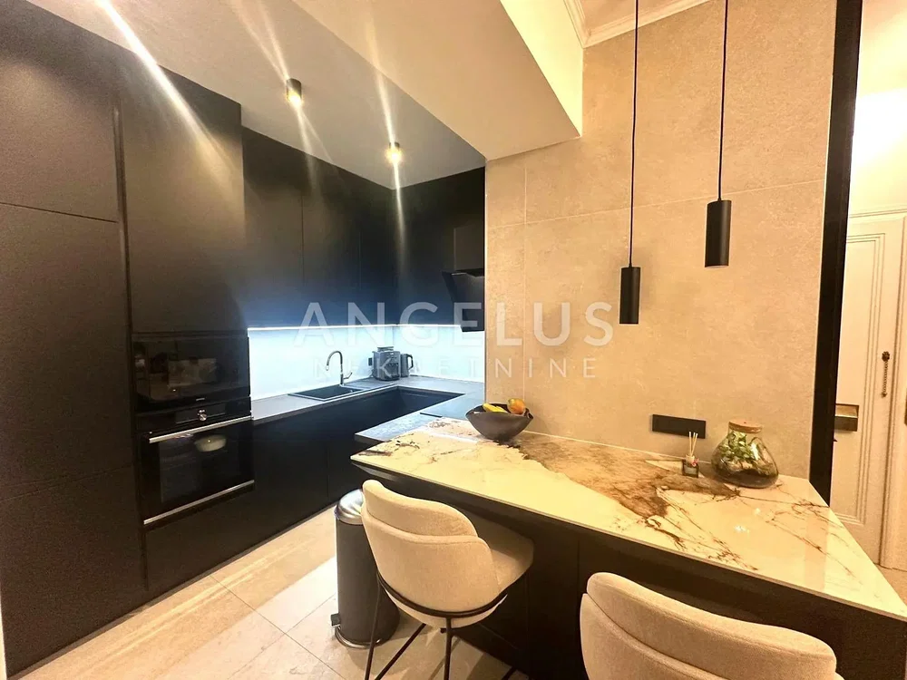 Kitchen; kitchen appliances, renovated, natural light, modern style