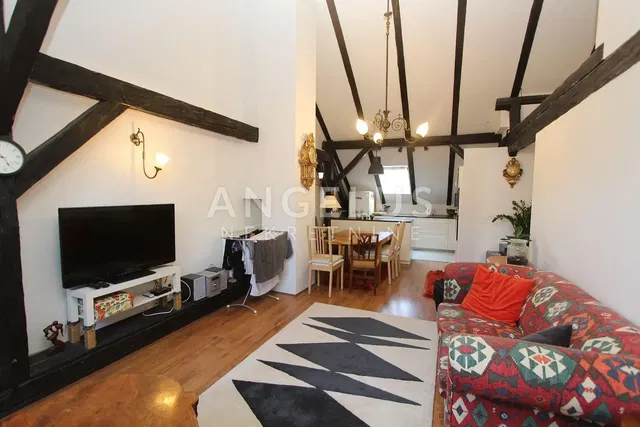 Living room; wood beams, rustic style, natural light