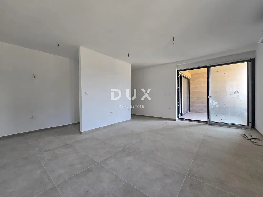 أخرى; أرضية من البلاط, يحتاج إلى تجديد