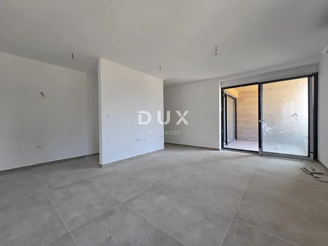 أخرى; أرضية من البلاط, يحتاج إلى تجديد