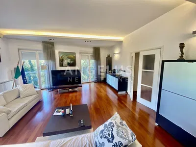 Хол; гледка, дървен под, естествена светлина, модерен стил