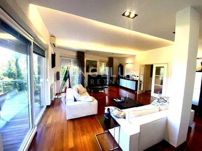 Хол; гледка, естествена светлина, модерен стил, дървен под