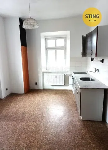 Cocina; suelo de baldosas