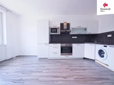 Küche; küchengeräte, fliesenboden, tageslicht, renoviert
