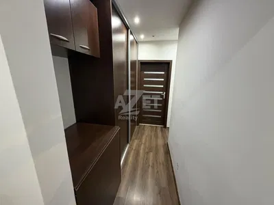 Šatna; dřevěná podlaha, po rekonstrukci