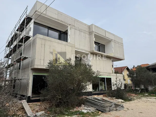 Casa e dintorni; necessita ristrutturazione